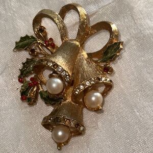 Vintage gold tone three bells with pearls & rhinestones Christmas brooch/pin